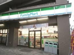 コンビニ　ファミリーマート（コンビニ）まで371m