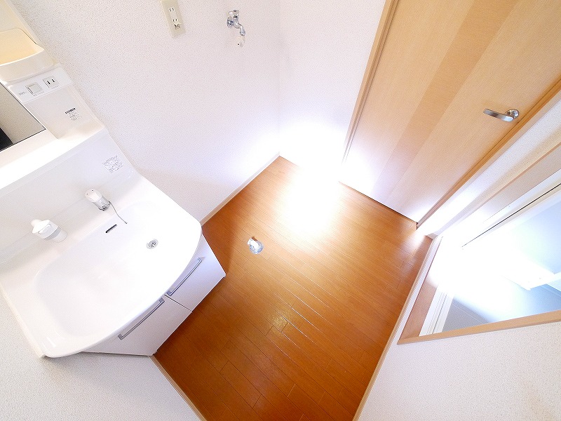 洗面設備　コンパクトで使いやすい洗面所