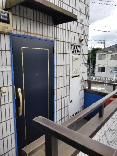 玄関　【参考】同建物内の別のお部屋の画像です