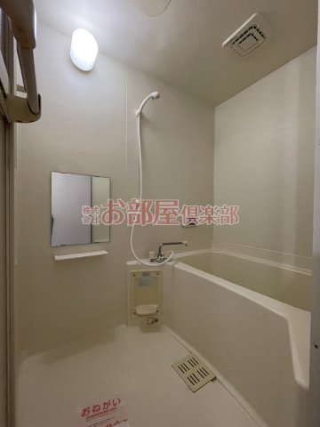 バス・シャワールーム　コンパクトで使いやすいお風呂です