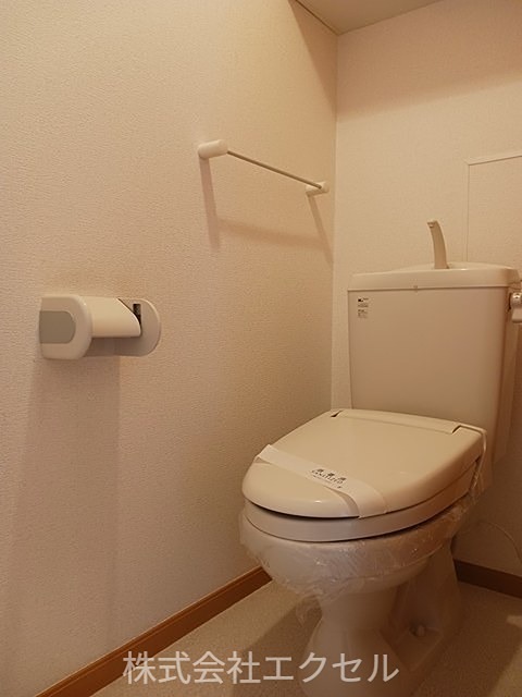 トイレ　温水洗浄便座です。
