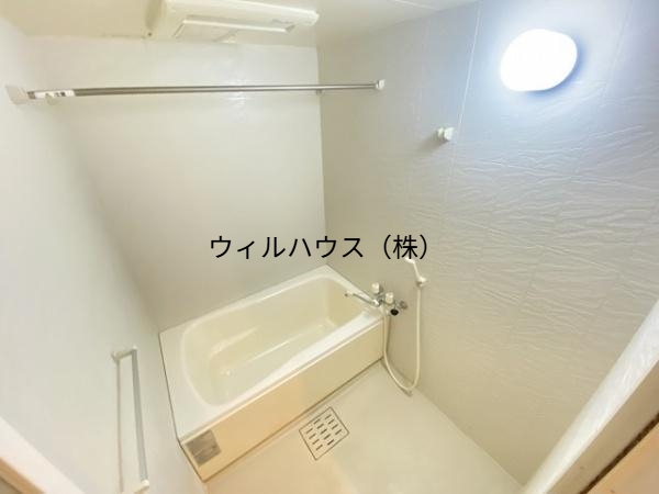バス・シャワールーム　浴室乾燥機付きバス！