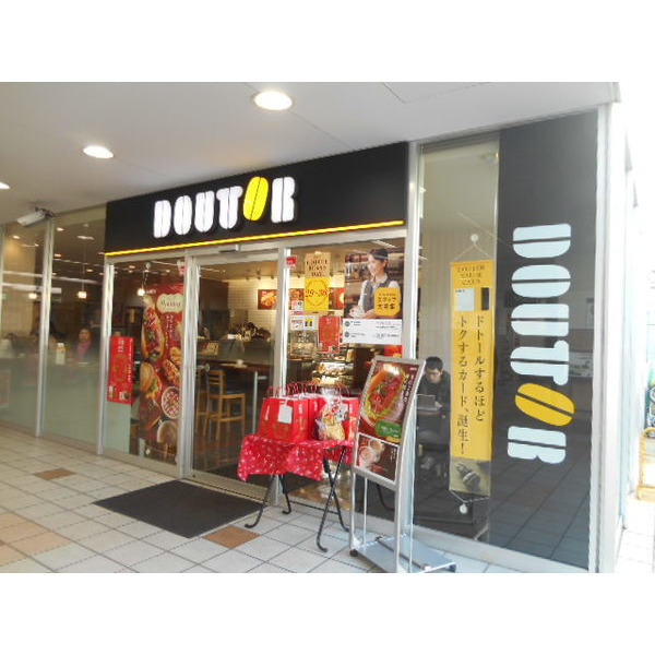 コンビニ　ファミリーマート伊豆屋下目黒三丁目店（コンビニ）まで335m