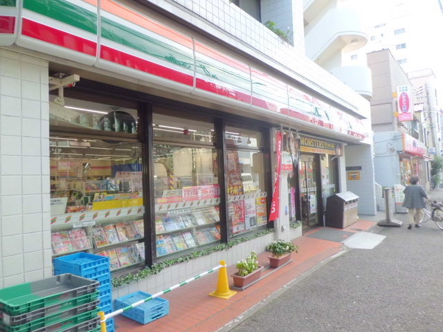 コンビニ　セブンイレブン（コンビニ）まで771m