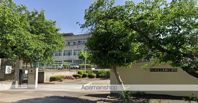 小学校　岸和田市立小学校太田小学校（小学校）まで412m