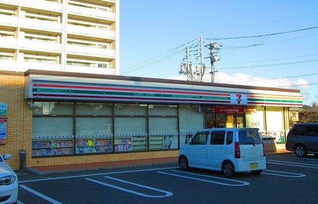 コンビニ　セブンイレブン（コンビニ）まで700m