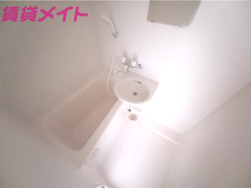 バス・シャワールーム　別部屋の写真です。