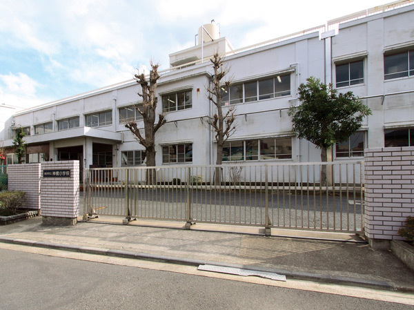 小学校　神橋小学校（小学校）まで761m