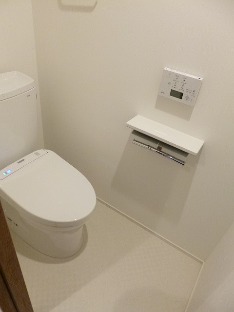 東急東横線 学芸大学駅 徒歩10分 5階建 築10年のトイレ写真