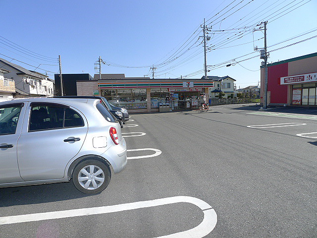 コンビニ　セブンイレブン 越谷大里東店（コンビニ）まで575m