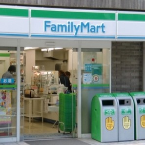 コンビニ　ファミリーマート 滝野川五丁目店（コンビニ）まで182m
