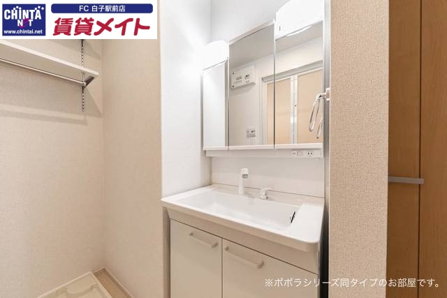 洗面設備　同型参考写真