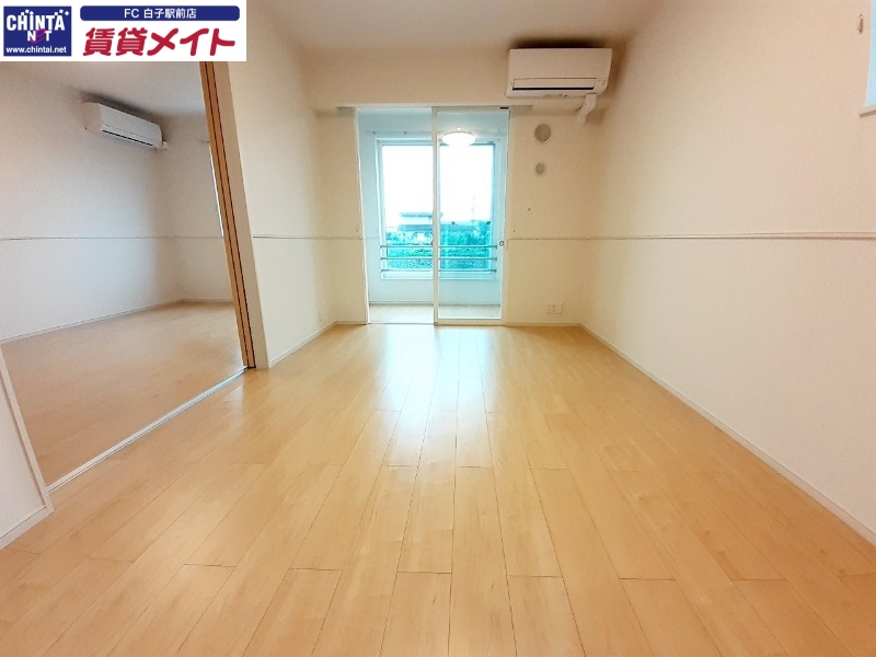 居室・リビング　同型参考写真