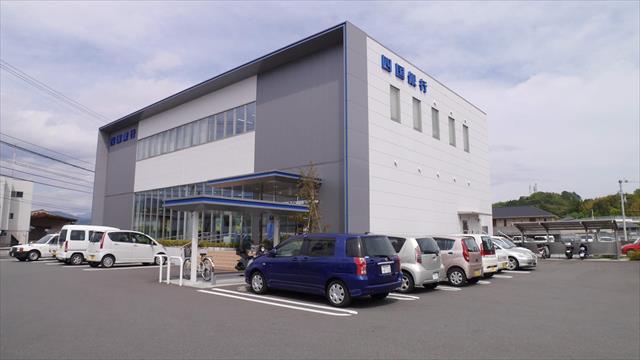銀行　四国銀行大津支店（銀行）まで128m