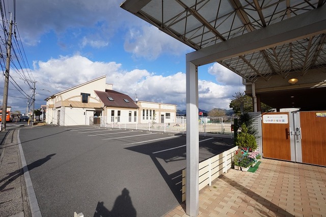 幼稚園・保育園　岩崎保育園（幼稚園・保育園）まで300m