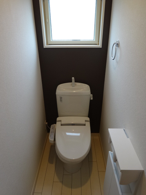 ＪＲ越後線 小針駅 徒歩17分 2階建 築16年のトイレ写真