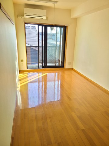居室・リビング　※同タイプの他のお部屋の写真となります。