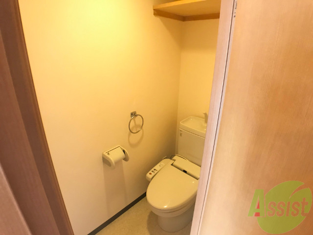 トイレ　トイレはウォシュレット機能付きです。安心して使用できますね。