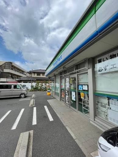 コンビニ　ファミリーマート梅田四丁目店（コンビニ）まで582m