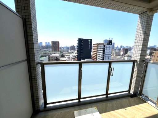 バルコニー　イメージとして同マンション他部屋を表示しています。現況優先し