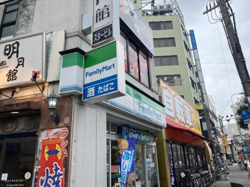 コンビニ　ファミリーマート 十三本町二丁目店（コンビニ）まで119m