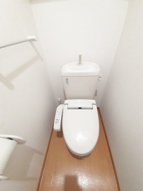 ＪＲ豊肥本線 竜田口駅 徒歩14分 2階建 築18年のトイレ写真