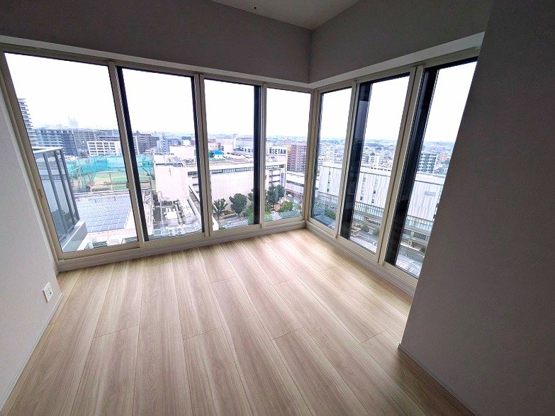 URAWA THE TOWERの居間写真