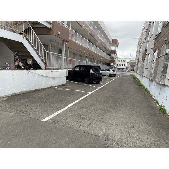 駐車場　駐車場