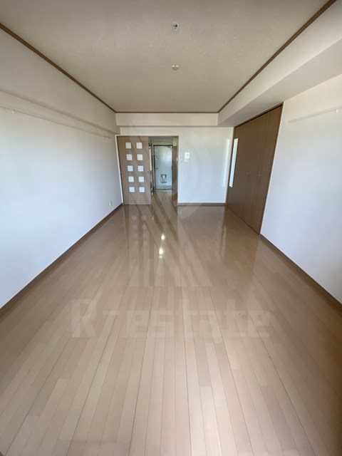 ＪＲ鹿児島本線 博多駅 徒歩5分 15階建 築13年の居間写真