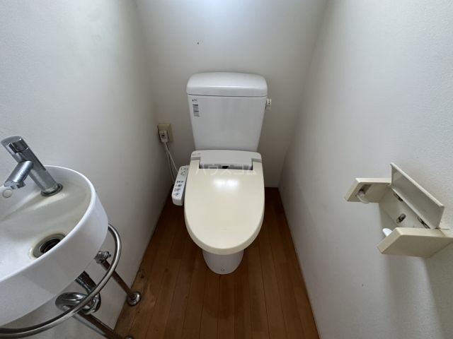 米田様テラスハウスのトイレ写真
