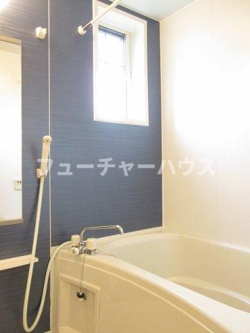 バス・シャワールーム　落ち着いた空間のお風呂です