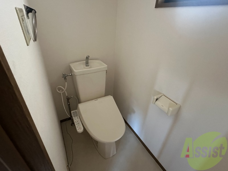 トイレ　こちらはトイレです。清潔感があり、安心して使用できます。
