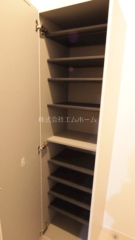 玄関　玄関　シューズボックス付（収納充実）