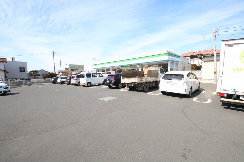 コンビニ　ファミリーマート水戸元吉田西店（コンビニ）まで774m