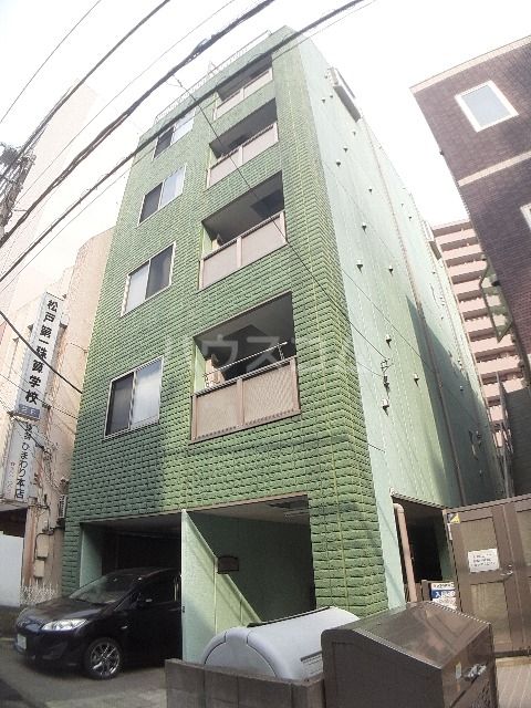 【アンプルールフェールスリーズの建物外観】