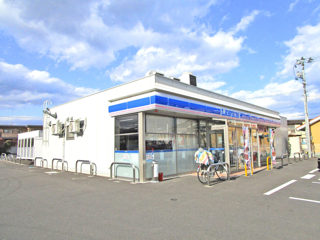 コンビニ　ローソン八戸青葉一丁目店（コンビニ）まで320m