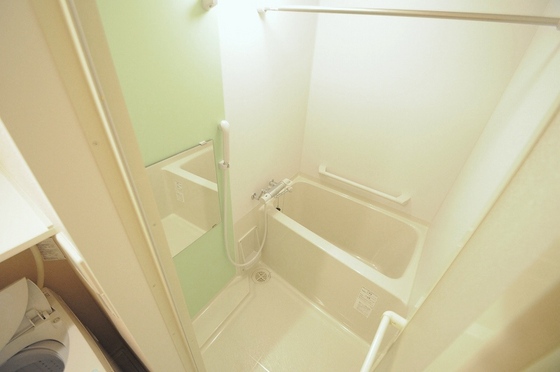 バス・シャワールーム　※別部屋の写真です