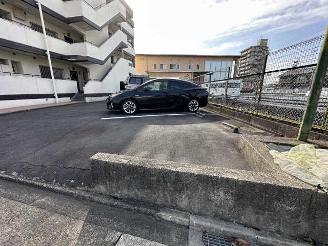 【サンパティーク小碓の駐車場】