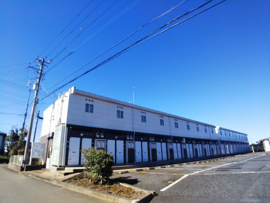 成田市本三里塚のアパートの建物外観