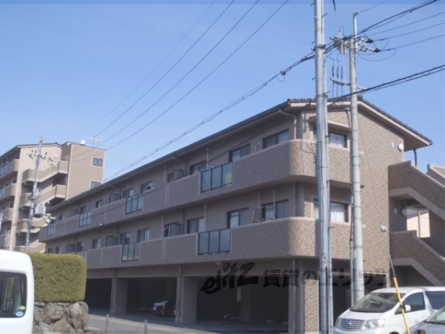 京都市伏見区羽束師菱川町のマンションの建物外観