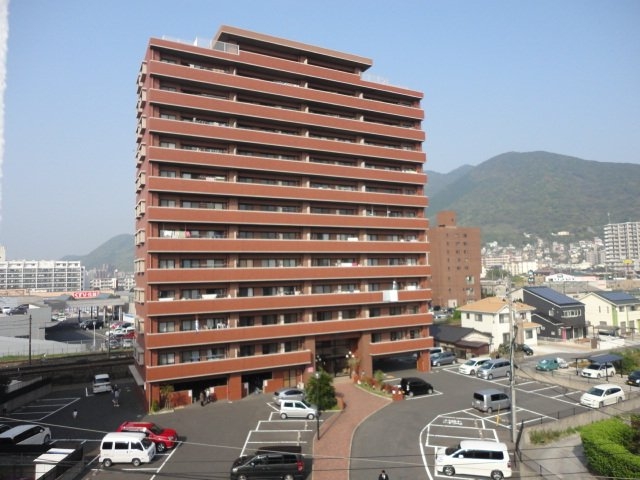 北九州市小倉南区重住のマンションの建物外観