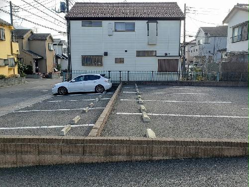 【レオパレスカームパレスの駐車場】