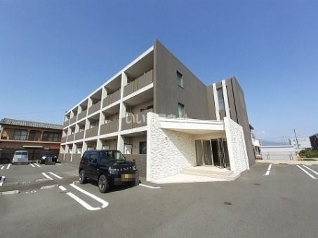 富士市川成島のマンションの建物外観