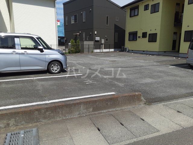 【田島ハイツAの駐車場】