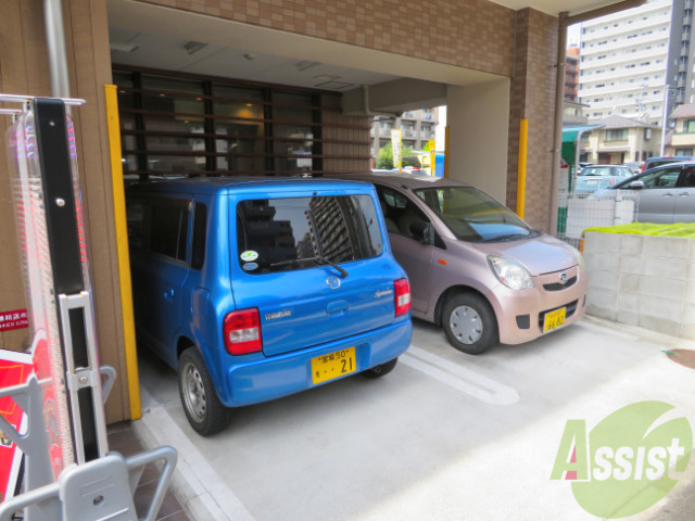 【仙台市宮城野区元寺小路のマンションの駐車場】