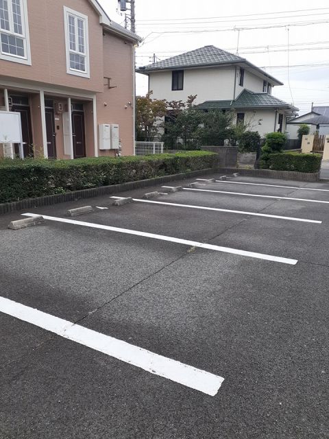 【サンライズ柿谷の駐車場】