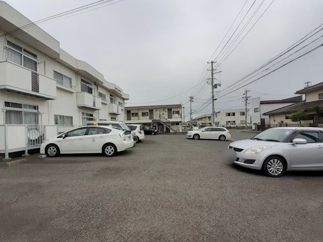 【仙台市宮城野区福田町のアパートの駐車場】