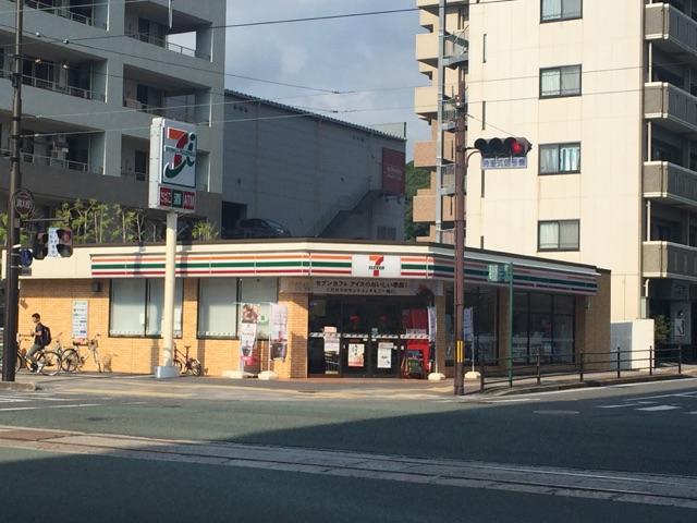 【松山市萱町のマンションのコンビニ】