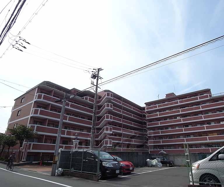 京都市伏見区桃山町丹下のマンションの建物外観