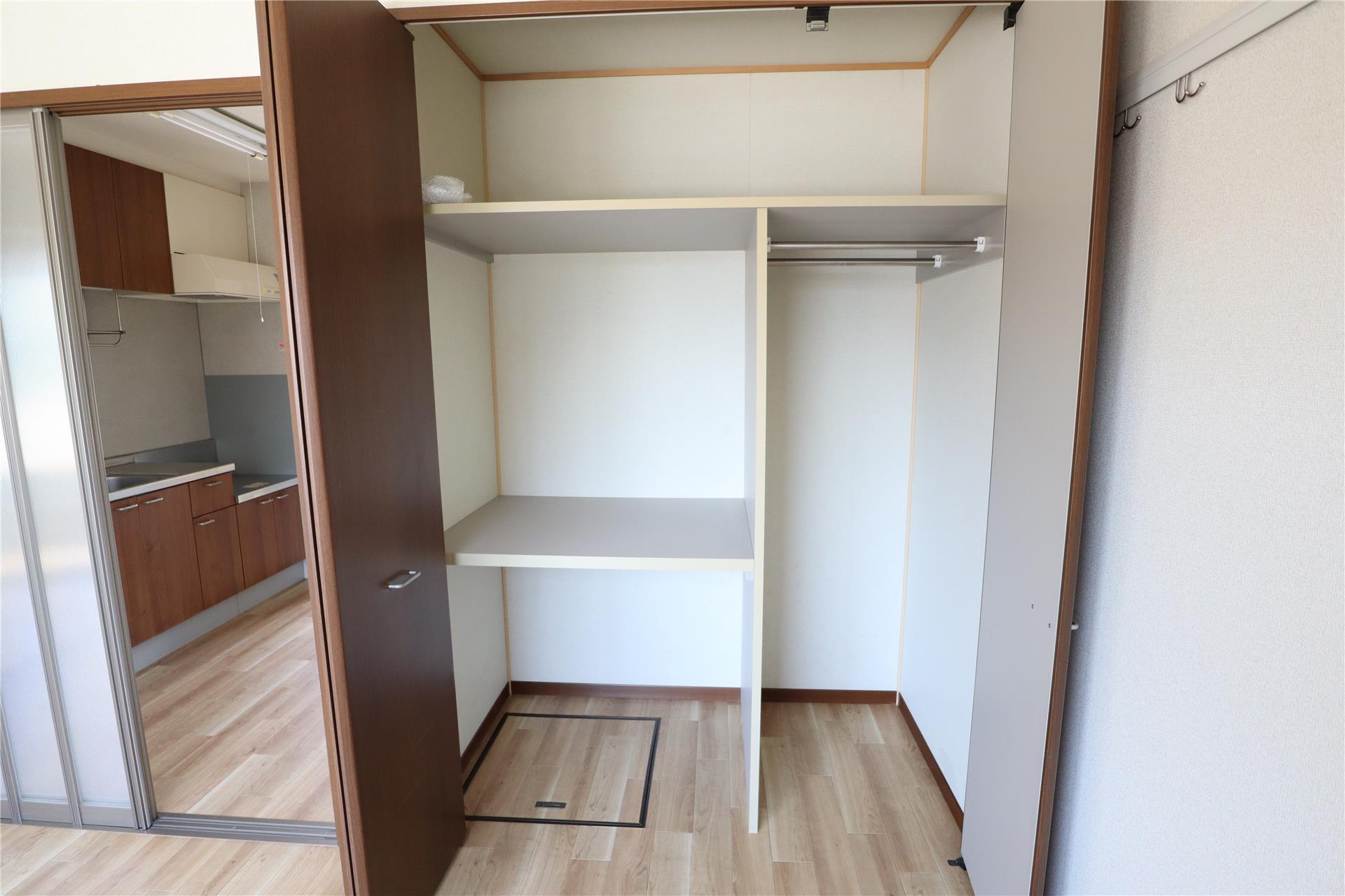 収納　床クロスのカラーは異なる場合がございます。